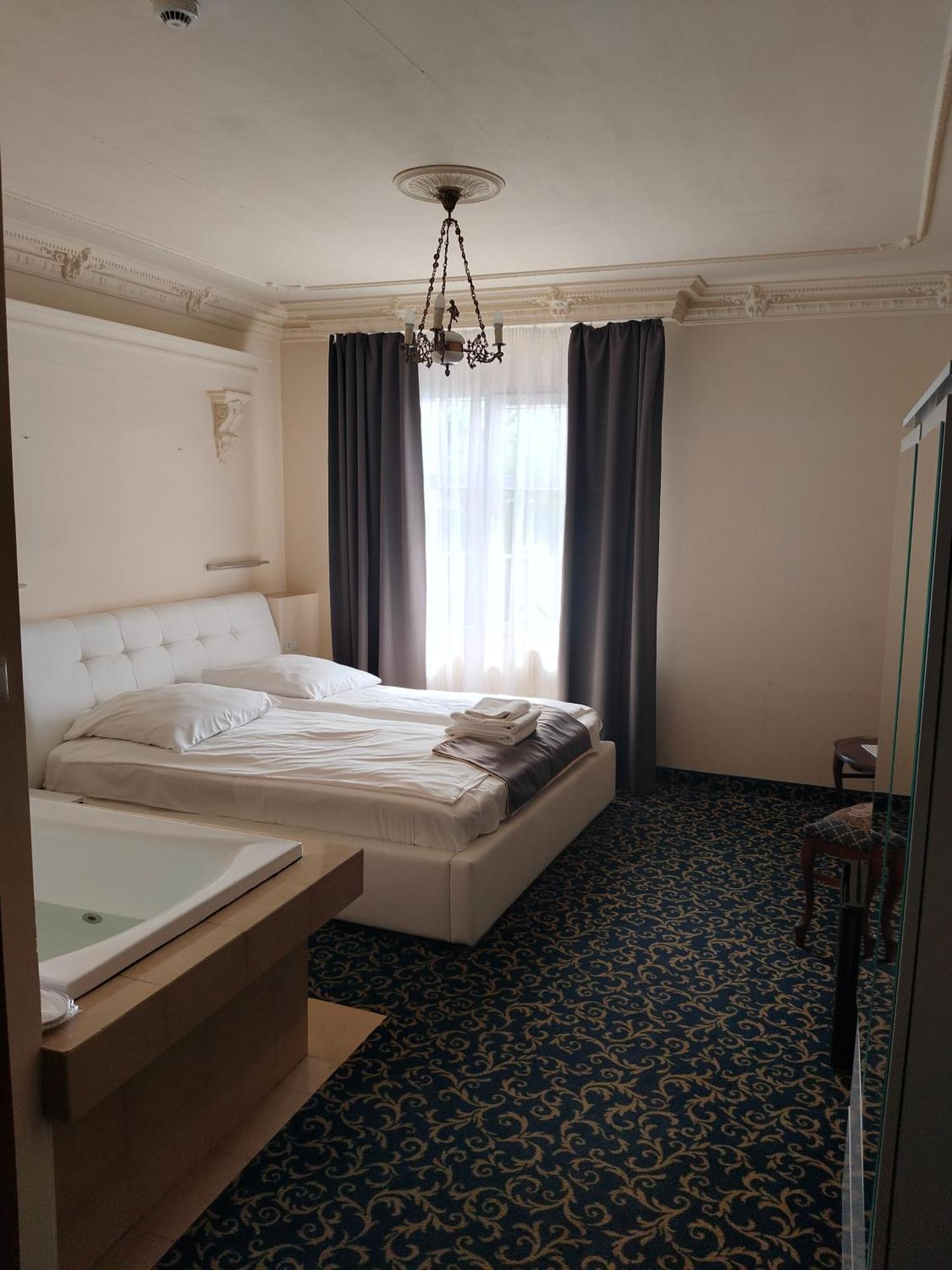Hotel Venecia Palace Michałowice Exterior foto